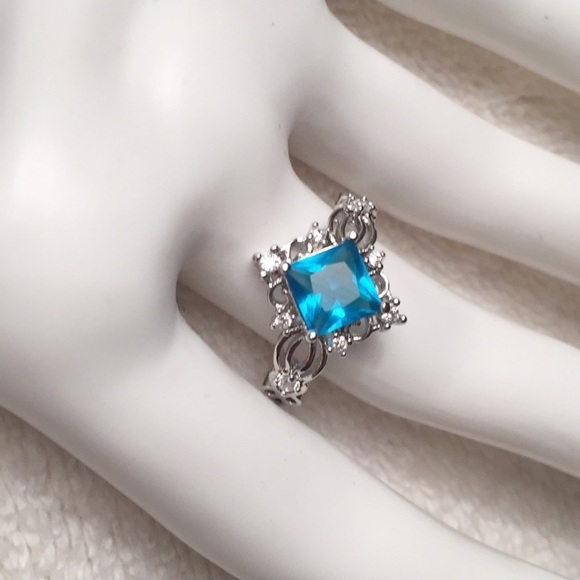 2.4K Blue Sapphire Ring - size 10 (Lab Stone) - Picture 2 of 8